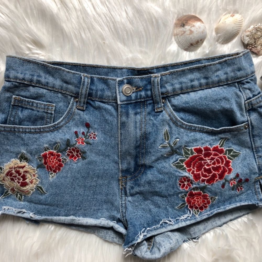 FOREVER 21 WOMEN JEAN SHORT SHORT 26